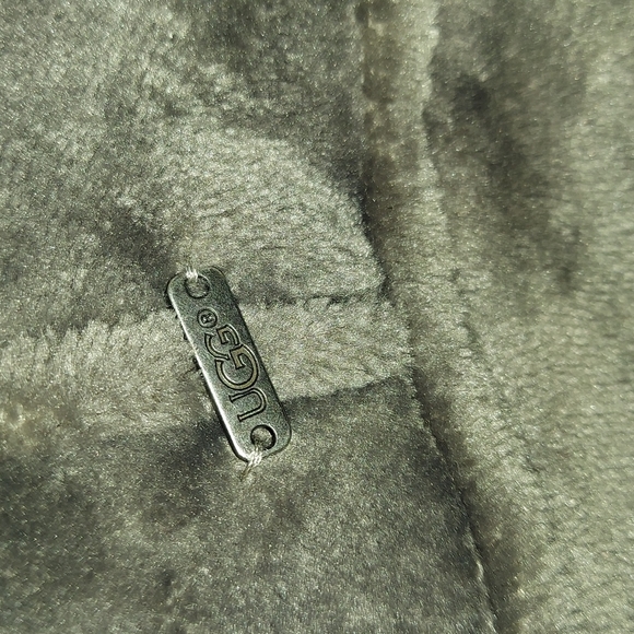 Like newAdult Small UGG brand grey women's bathrobe/lounger fleece.Side pockets. - Picture 8 of 9